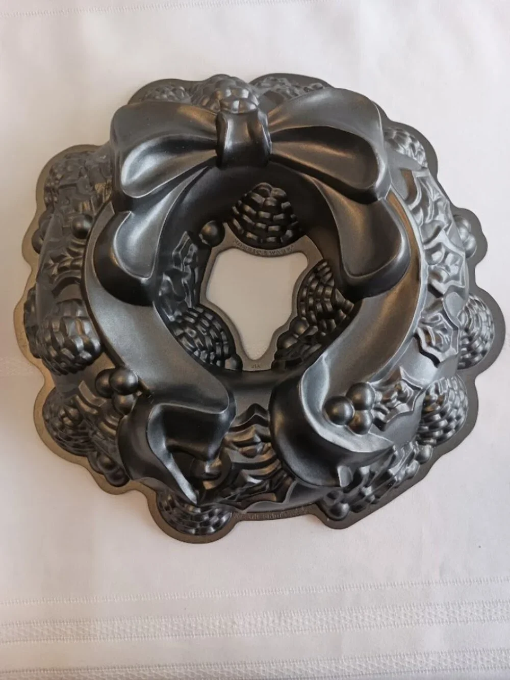 Nordic Ware Holiday Wreath Bundt Cake Pan